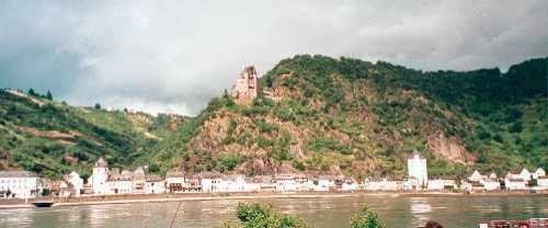 St. Goarshausen von St. Goar aus gesehen!